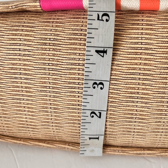 Tommy Hilfiger Preppy Jolene Printed Straw w/ Printed Stripes Pink Handbag - Picture 16 of 16